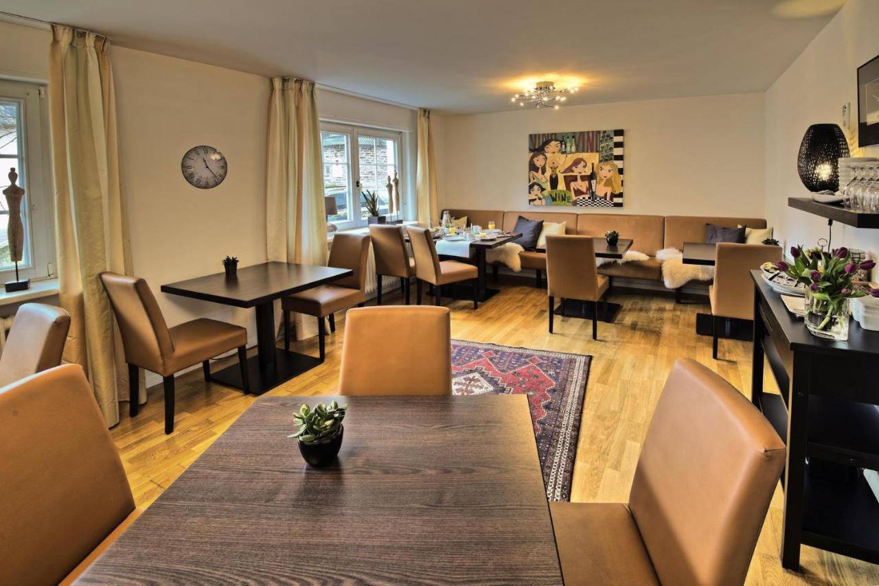 Weingut & Gaestehaus Christoph Cluesserath Trittenheim Exteriör bild